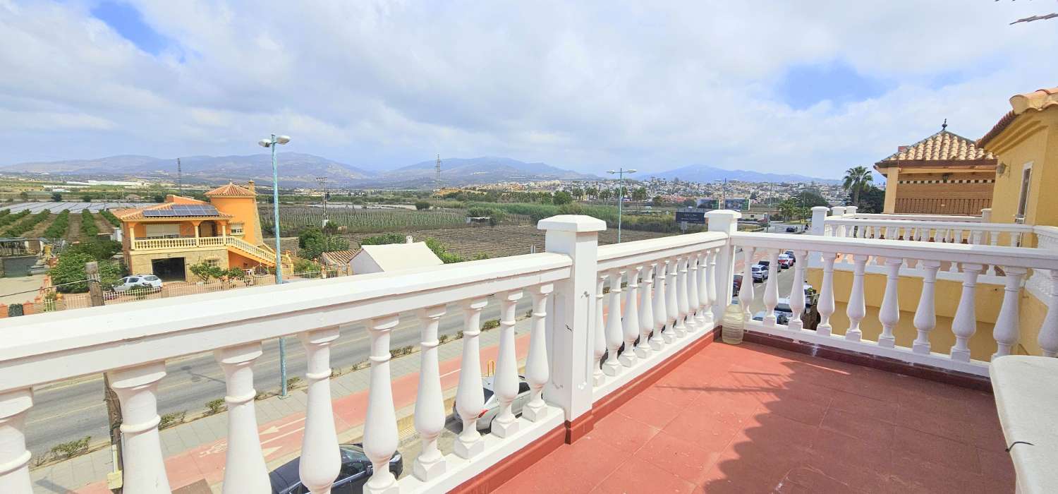 Chalet te koop in Paseo Marítimo de Levante (Torre del Mar)