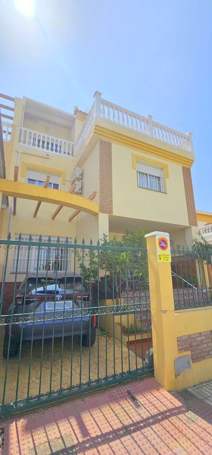 Chalet te koop in Paseo Marítimo de Levante (Torre del Mar)